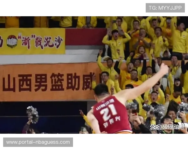 火箭主场特色助威方式,展现当地篮球文化特色 火箭主场特色助威方式,展现当地篮球文化特色