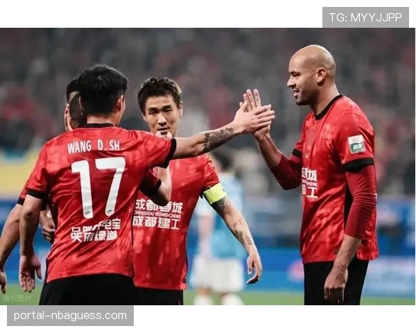 成都蓉城主帅谈领跑秘诀：边路进攻与阵容轮换是关键